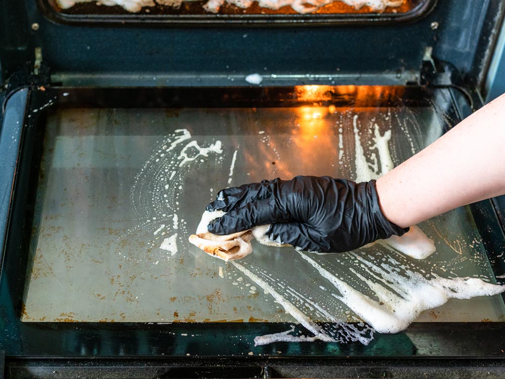 DIY Oven Cleaning: Tips and Techniques